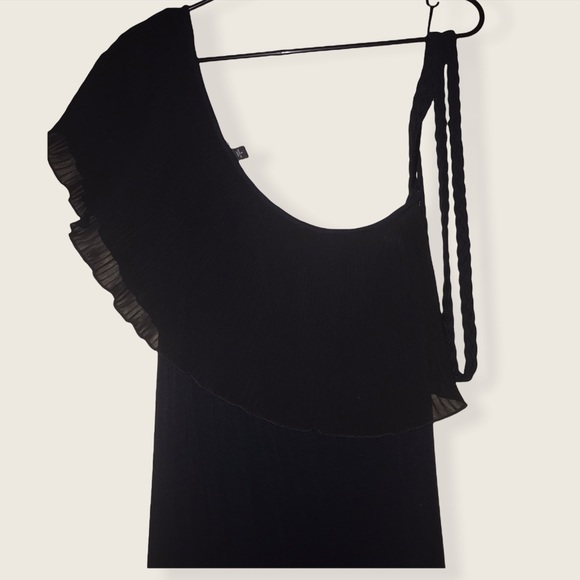 Black One Shoulder Maxi - Picture 2 of 2